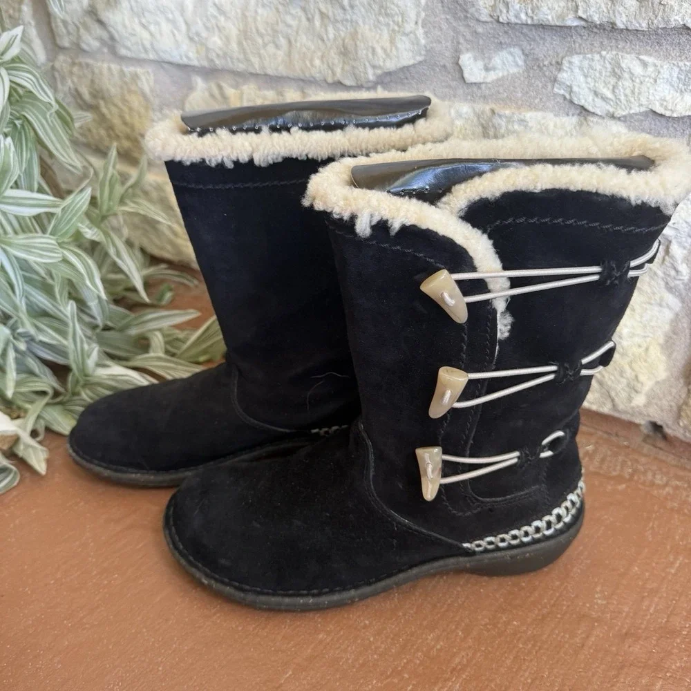 UGG Women's Kona Black Suede Toggle Winter Boot Size US 8